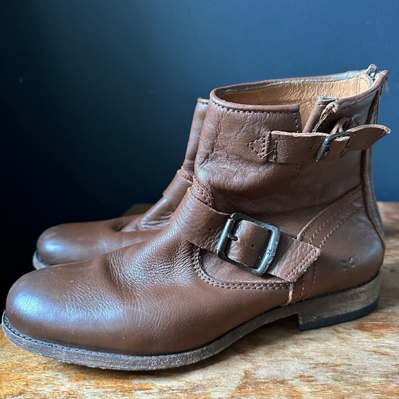 Frye Tyler Engineer Leather Ankle Buckle Boots in Cognac Size 7